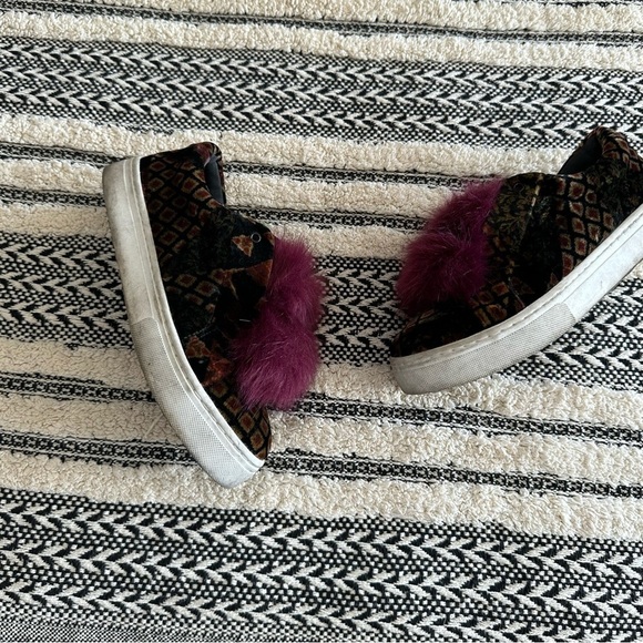 Sam Edelman leya pom pom fuzzy sneaker size 8.5 women’s velvet broccade - Picture 3 of 6